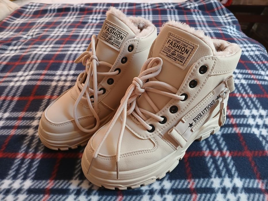 Ботинки бежевые зимние