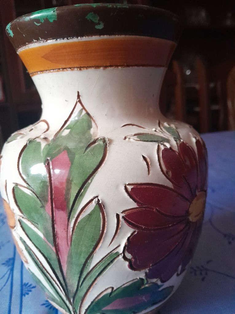 Stary ceramiczny wazon