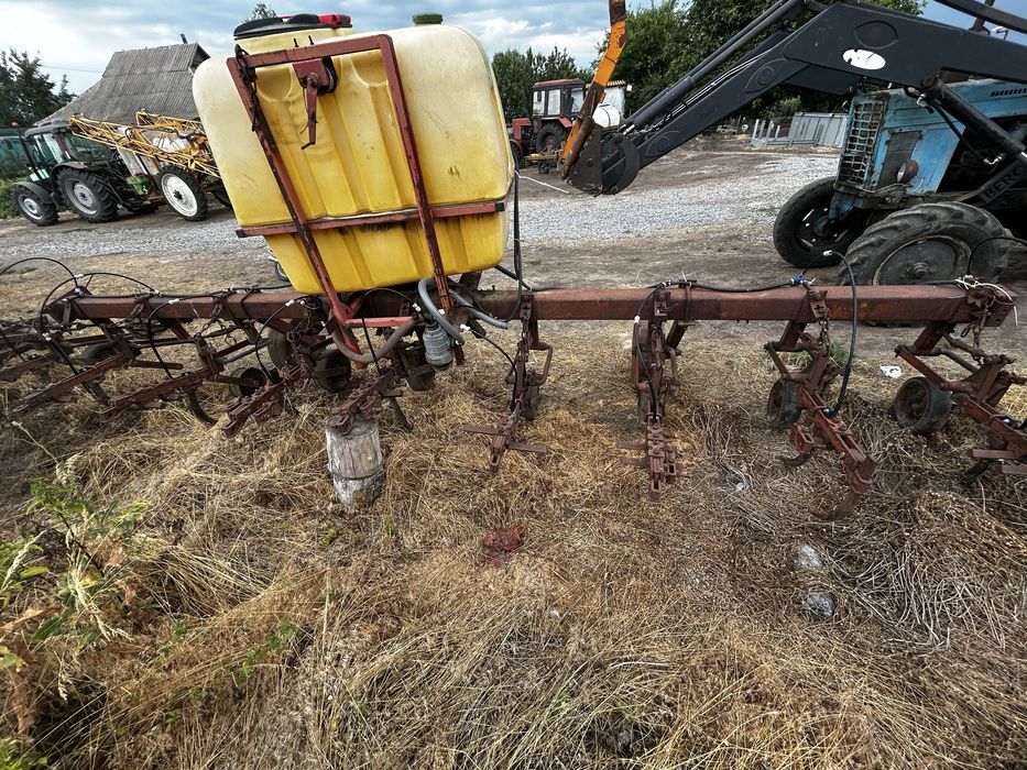 Просапний культиватор КРН 5,6 з системою для внесення рідких добрив