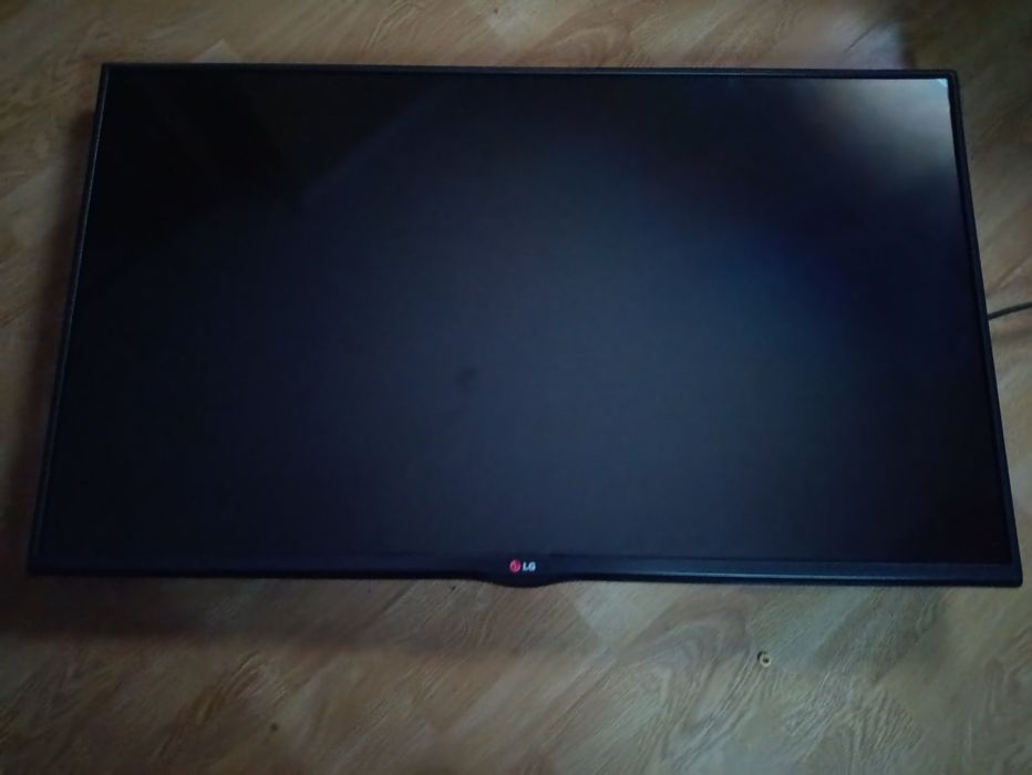 Телевізор LG +T2 42 дюйма