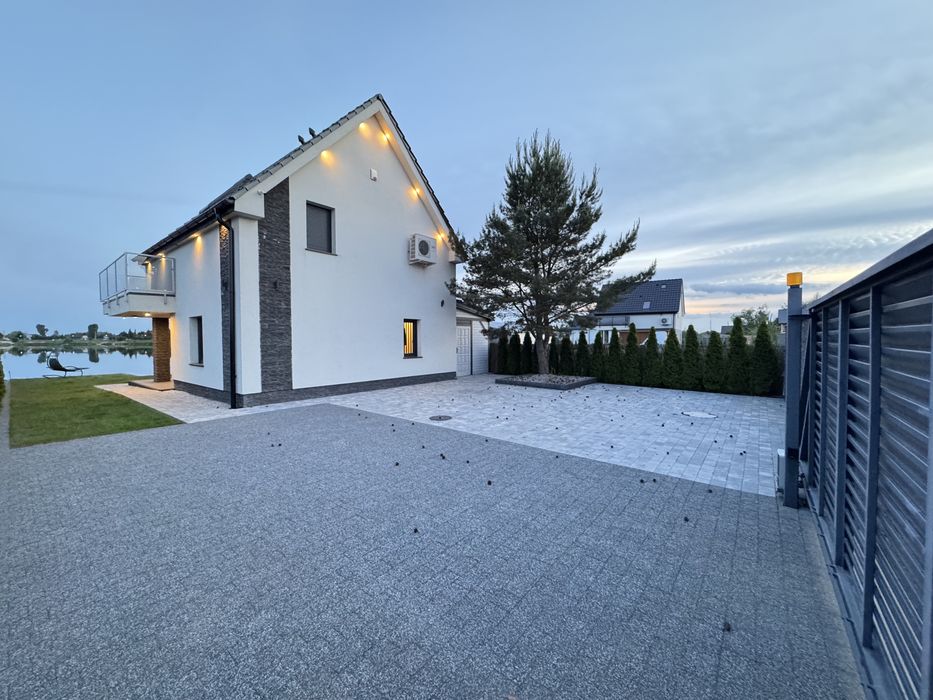 Wymarzony domek nad jeziorem z prywatną plażą i jacuzzi