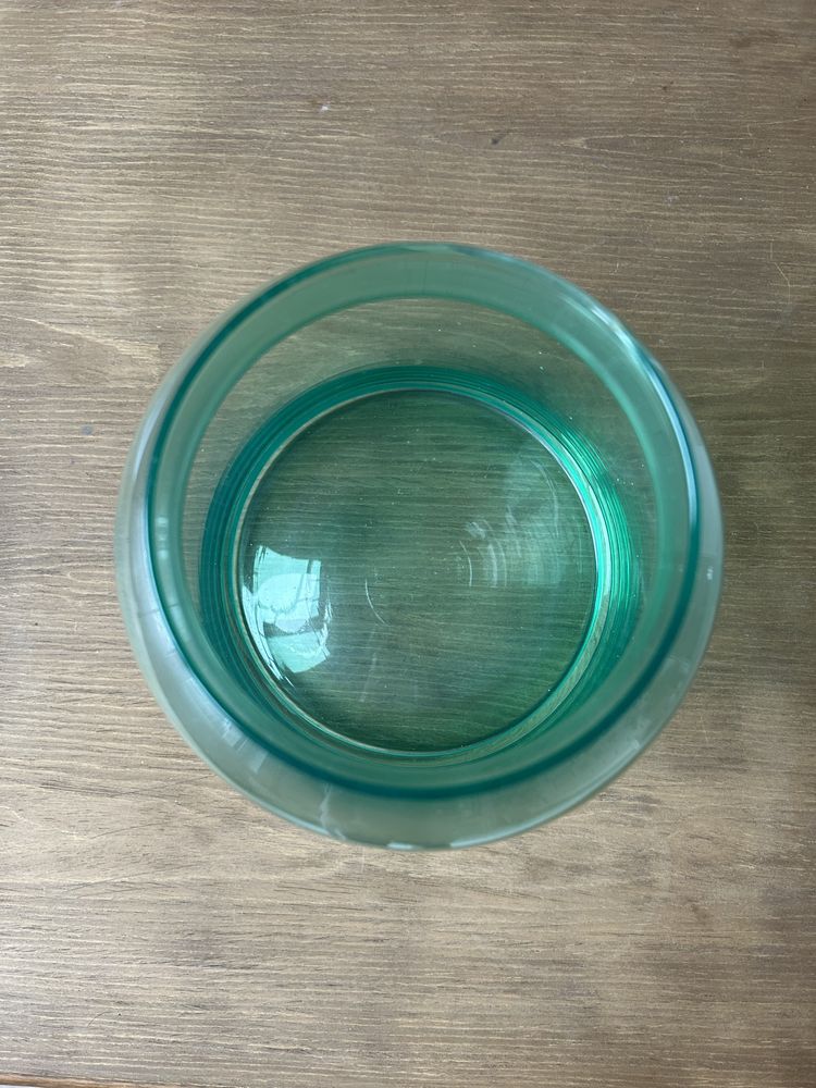 Wazon z zielonego szkła, zielony wazon Miloo Home.