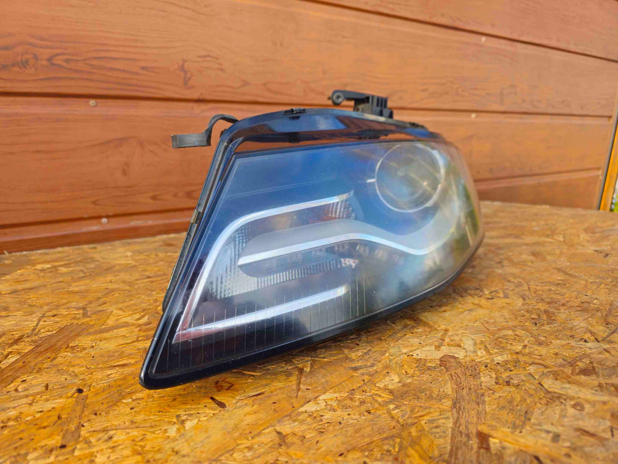 Lampa lewa przednia lewy przód Audi A4 B8 xenon led Europa nieskrętna