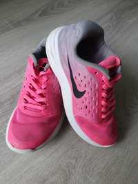 Butki Nike r35,5