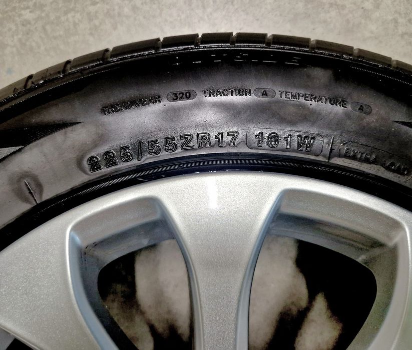 Jantes originais nercedes 17 c/pneus igual novos
Só tenho 10 Pernes !