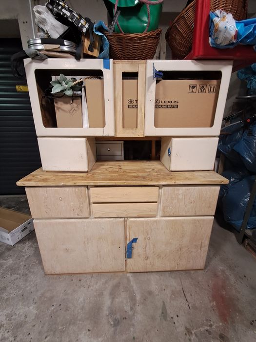 Kredens do renowacji