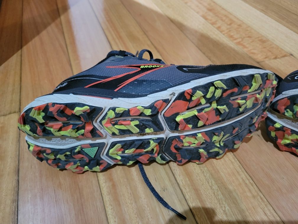 Brooks Cascadia 18 Medium GORE-TEX