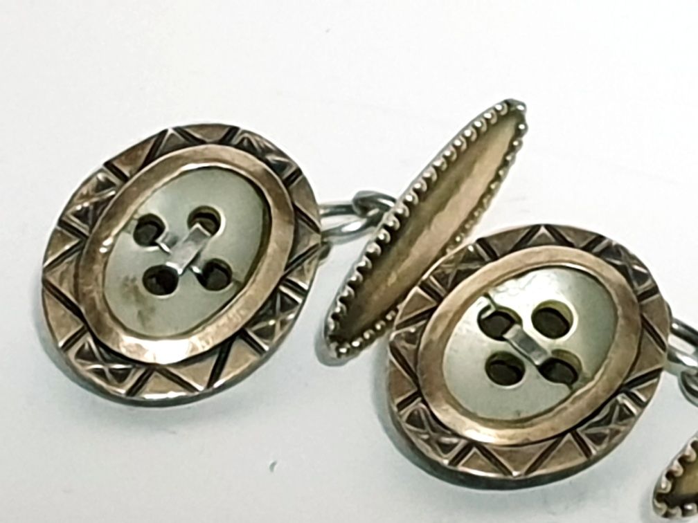 Fantásticos antigos botões de punho em prata ouro e madre perola