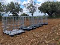 Caixa de metal ,grade, com palete