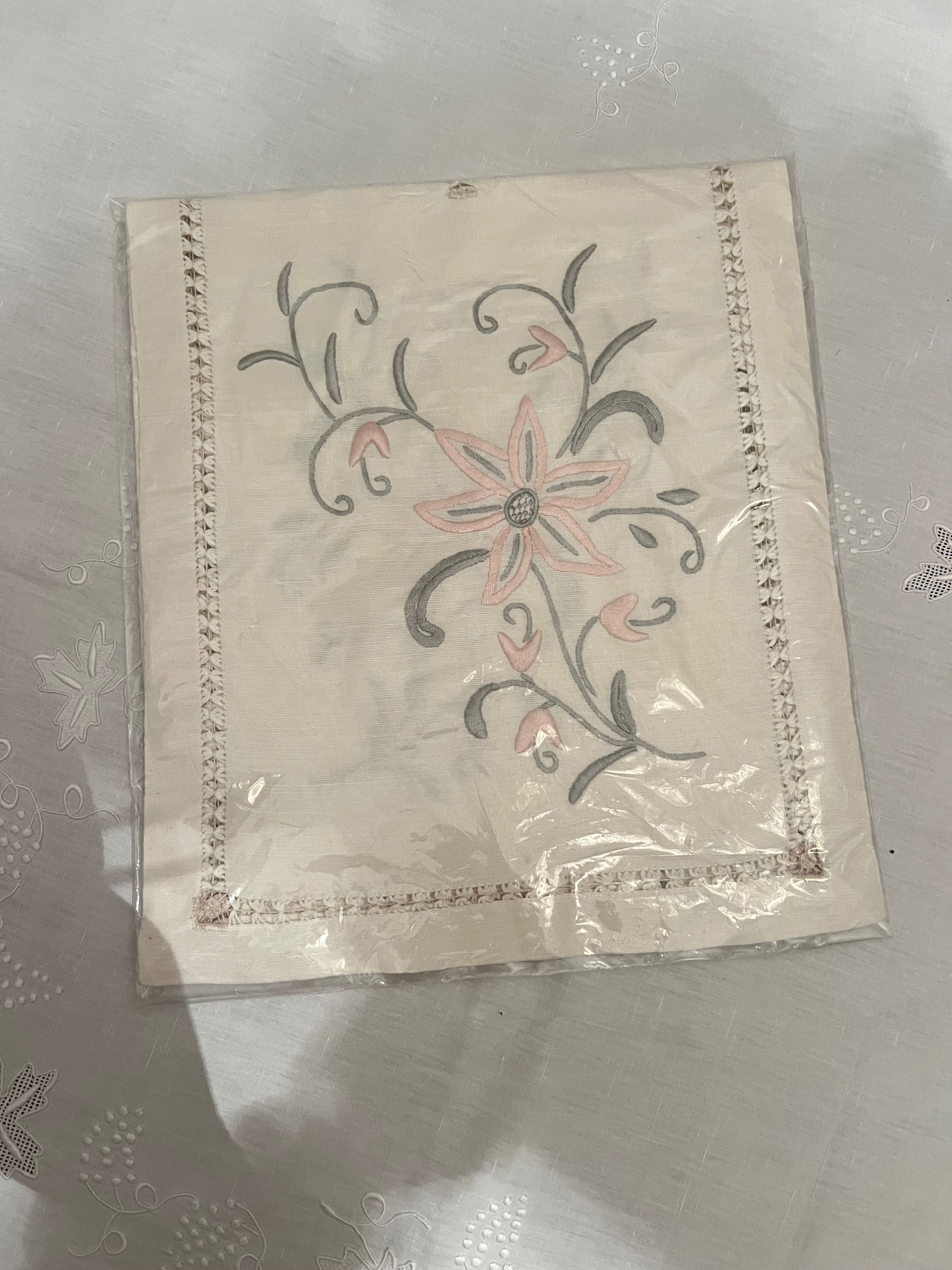 Bordados feitos á mão