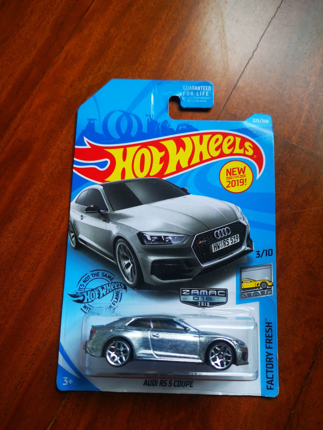 Audi hot wheels com portes incluídos