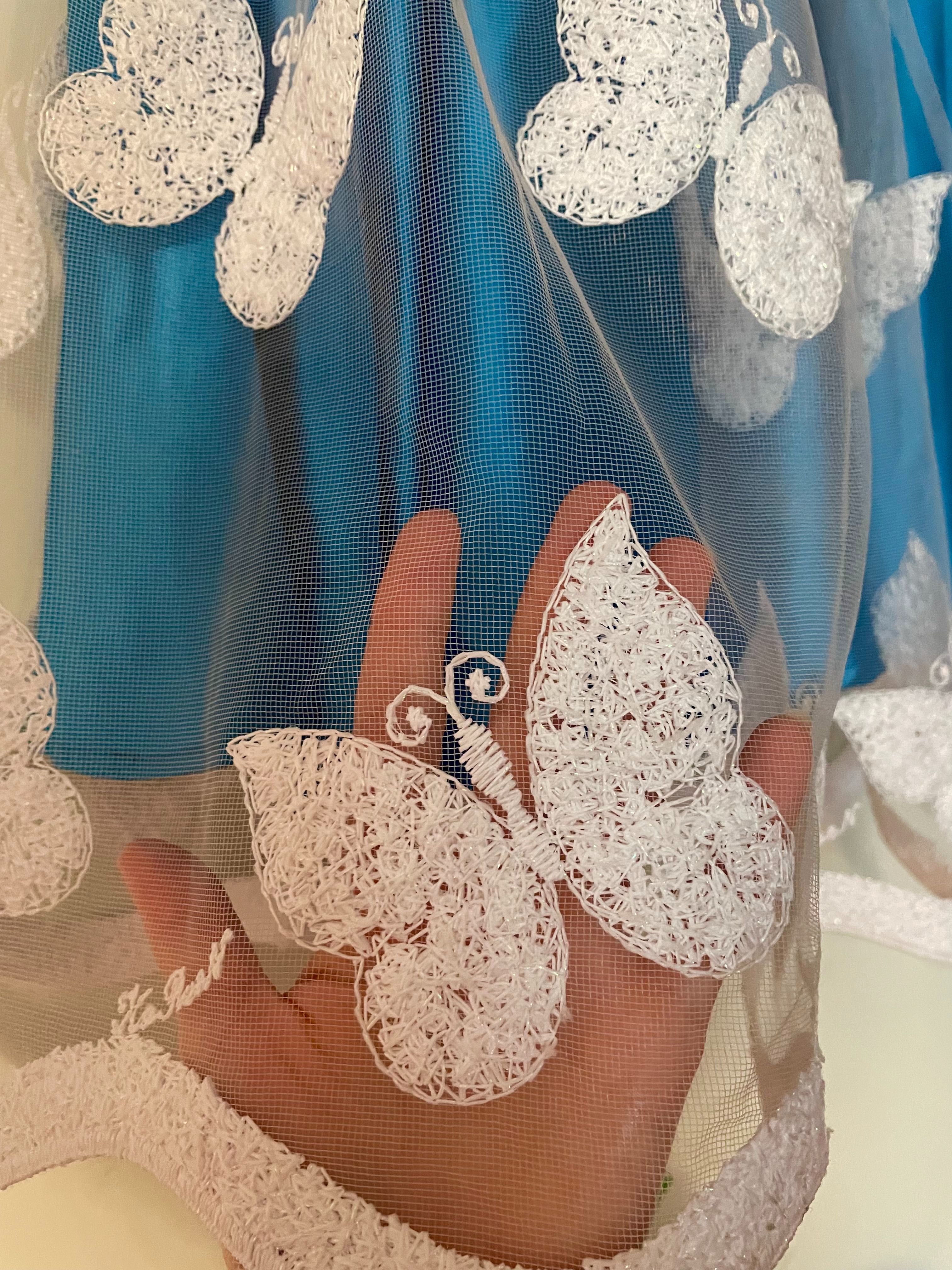 Праздничное, голубое платье с бабочками , рост 86