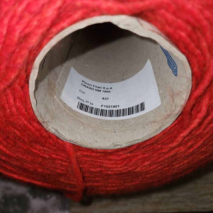 Пряжа , нитки , бобіни . Італія . Pinori Filati