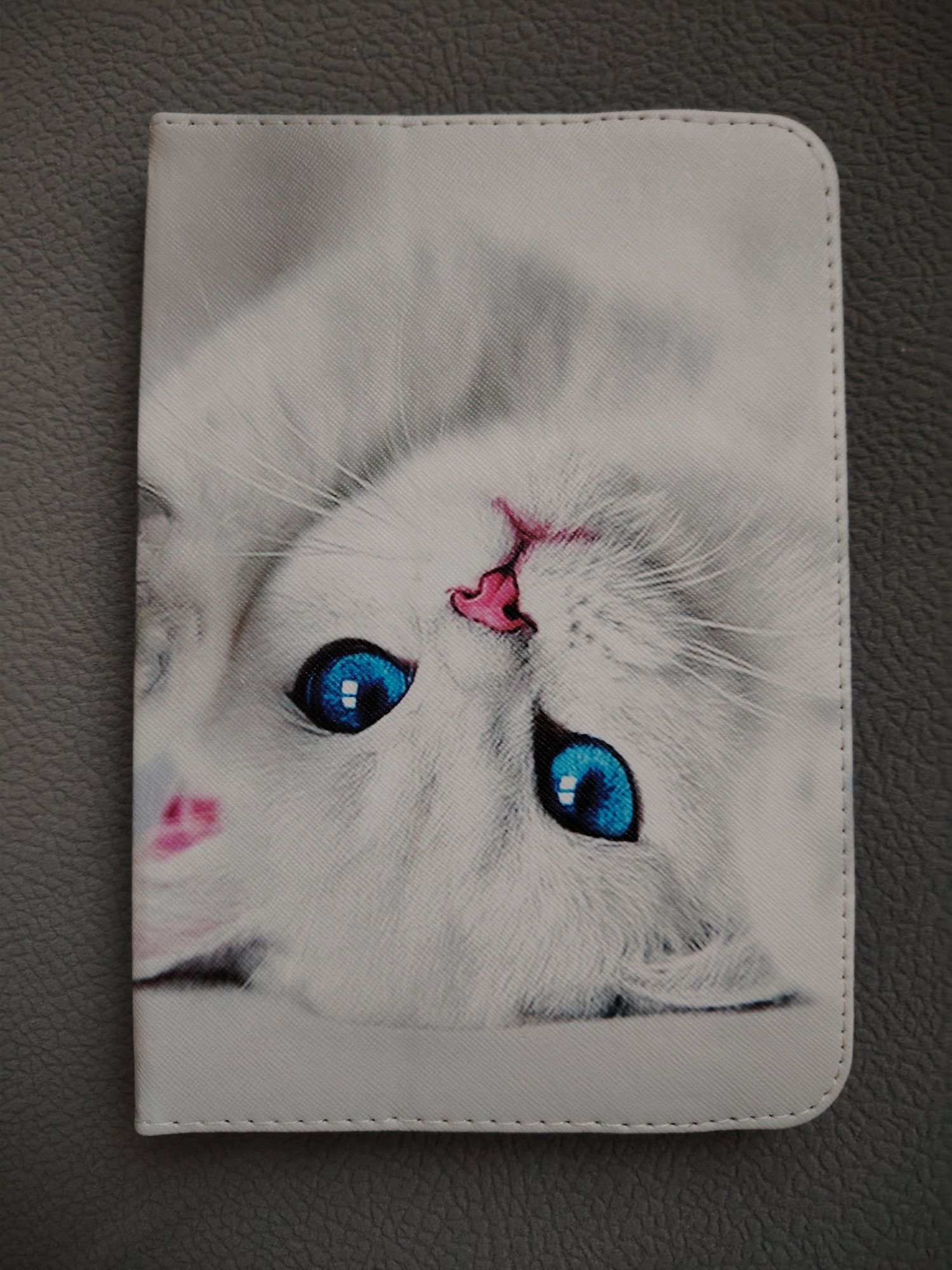 Etui na tablet kotek