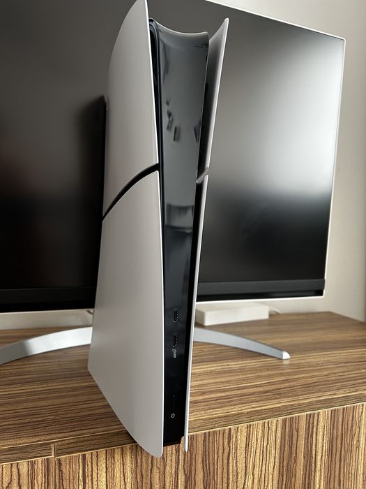 PlayStation 5 Digital Slim – stan idealny + nowy kupon na grę AstroBot