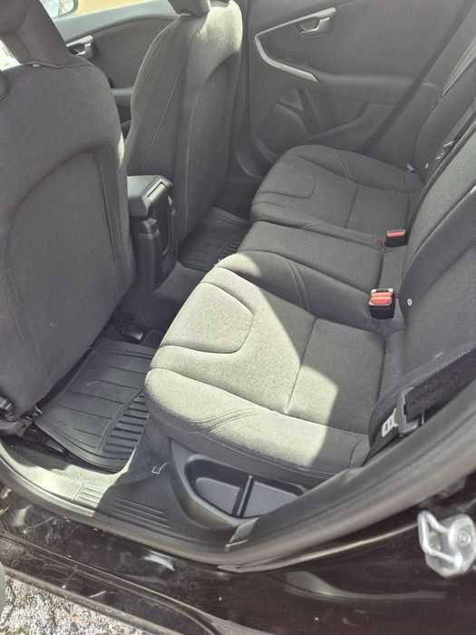 Volvo V40 (ano:2018; Km:281mil)