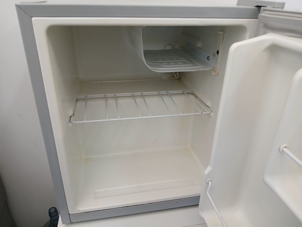 Frigobar JOCEL (Muito Bom Estado / Dou Garantia)