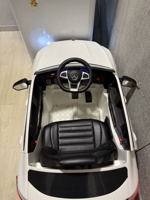 Дитяча машинка электромобиль