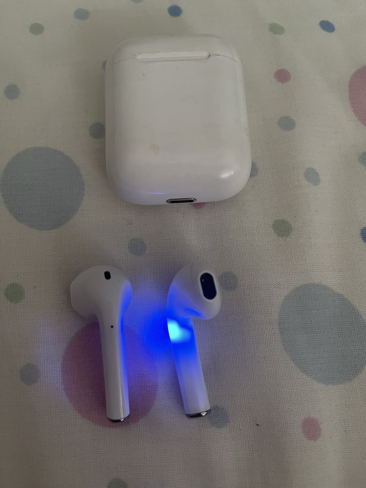 Fones bluetooth brancos