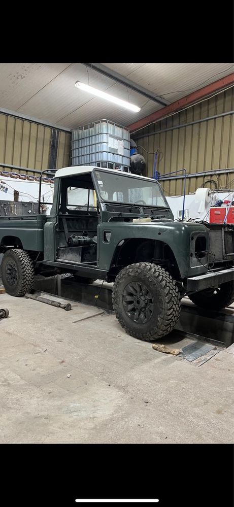 Land Rover Defender 110