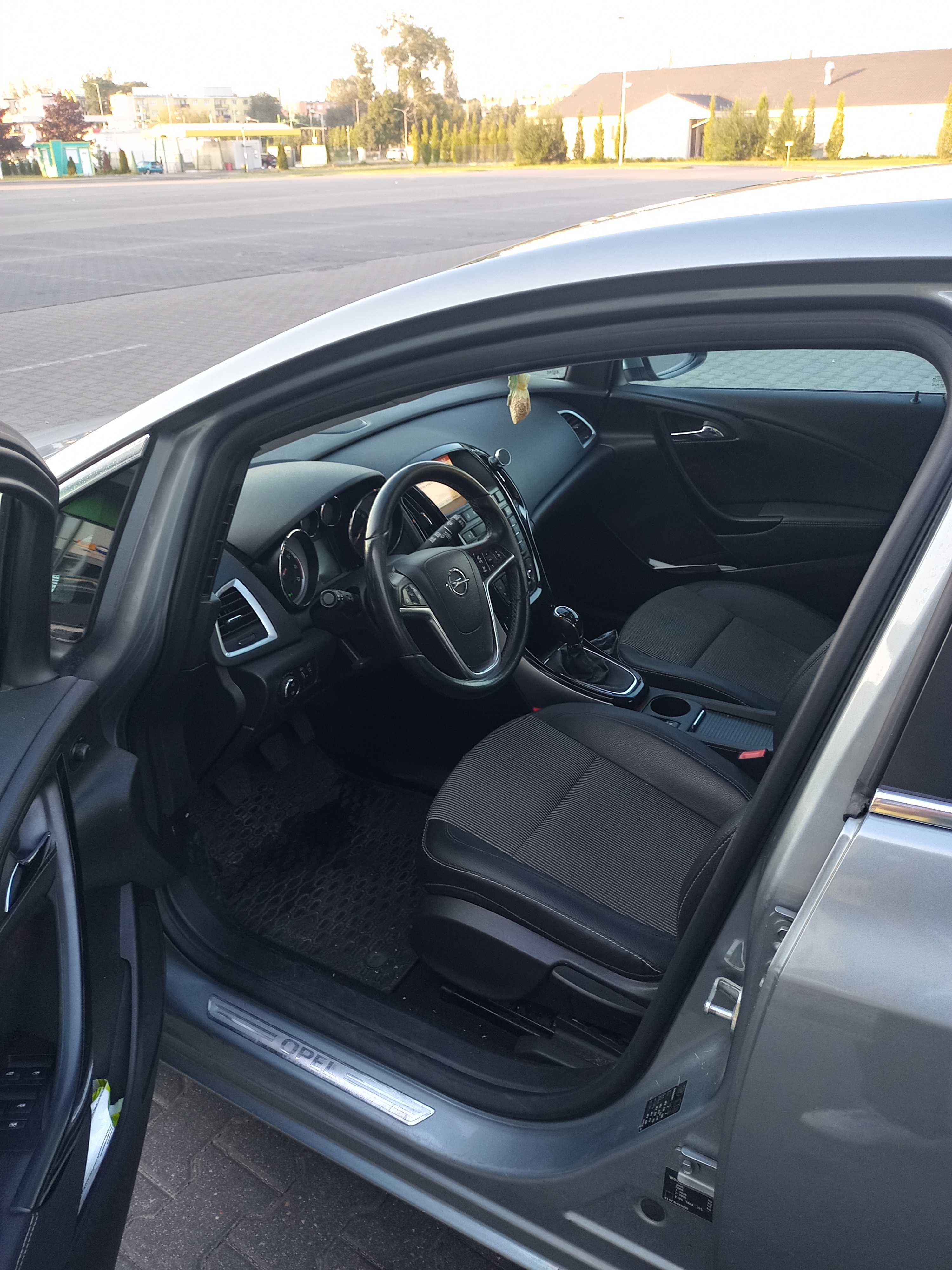 Sprzedam opel astra IV 1.4 T Cosmo