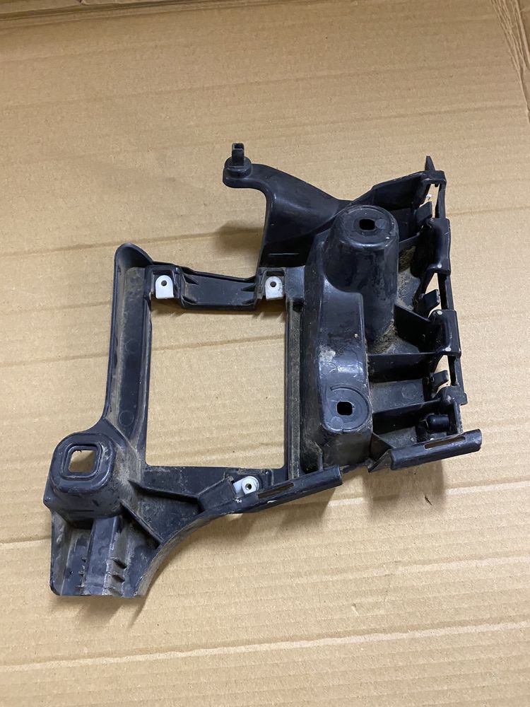 Заднє кріплення бампера Audi A6 C7,A7 C7,4G9807393,4G9807394