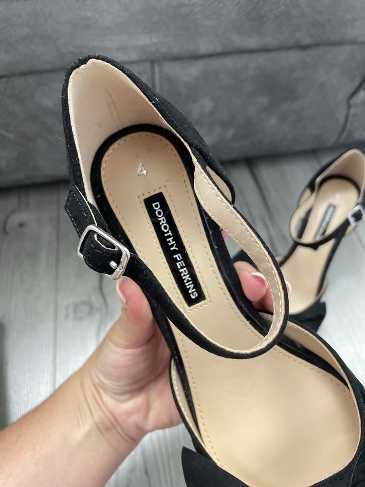 Туфлі чорного кольору DOROTHY PERKINS