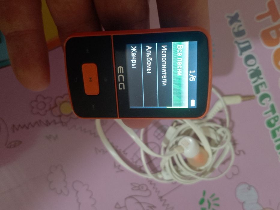 MP4-Плеер ECG PMP 30 на 8 Гб - Черный/Оранжевый