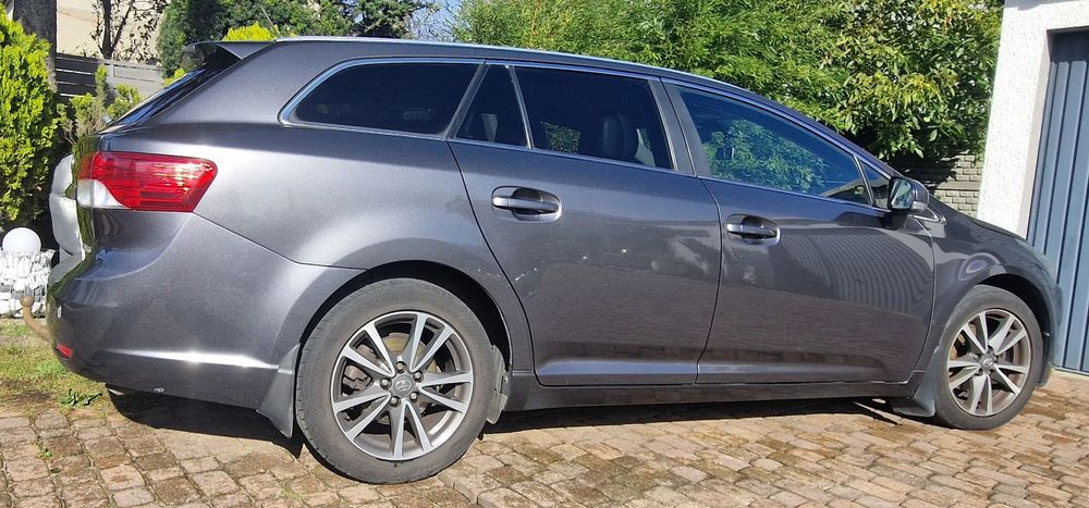 Toyota Avensis Na sprzedaż Toyota Avensis 2013 – niezawodna, komfortowa i zadbana.