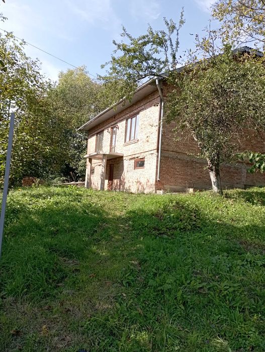 Продам хату з великою територією!