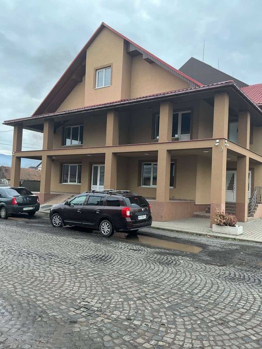 Здам в довгострокову аренду під комерційну діяльність приміщення.