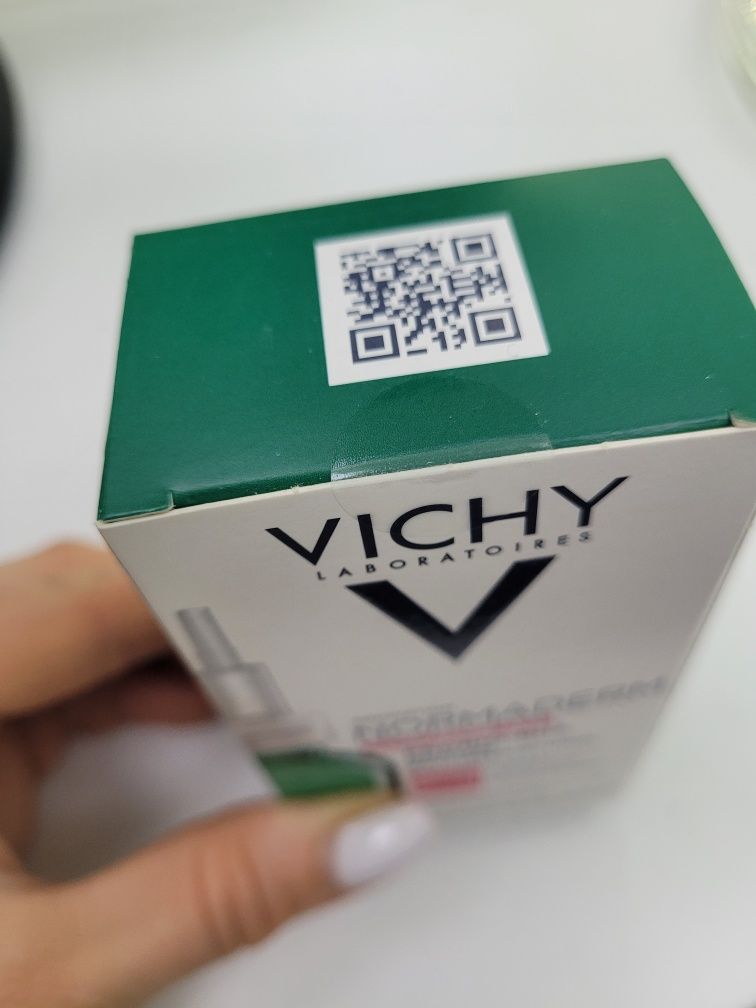 Сироватка-пілінг для обличчя Vichy Normaderm для корекції недоліків