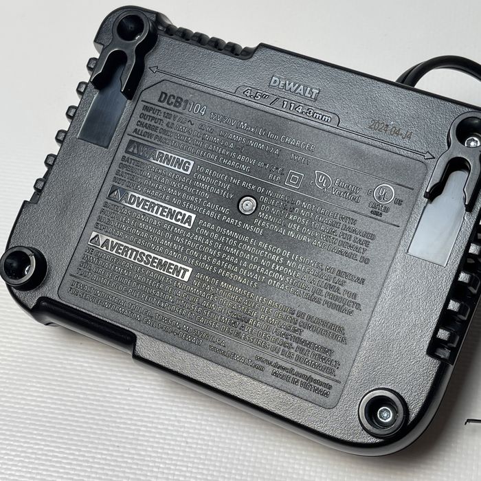 Dewalt Зарядний пристрій DCB1104 12V 20V 220V з США