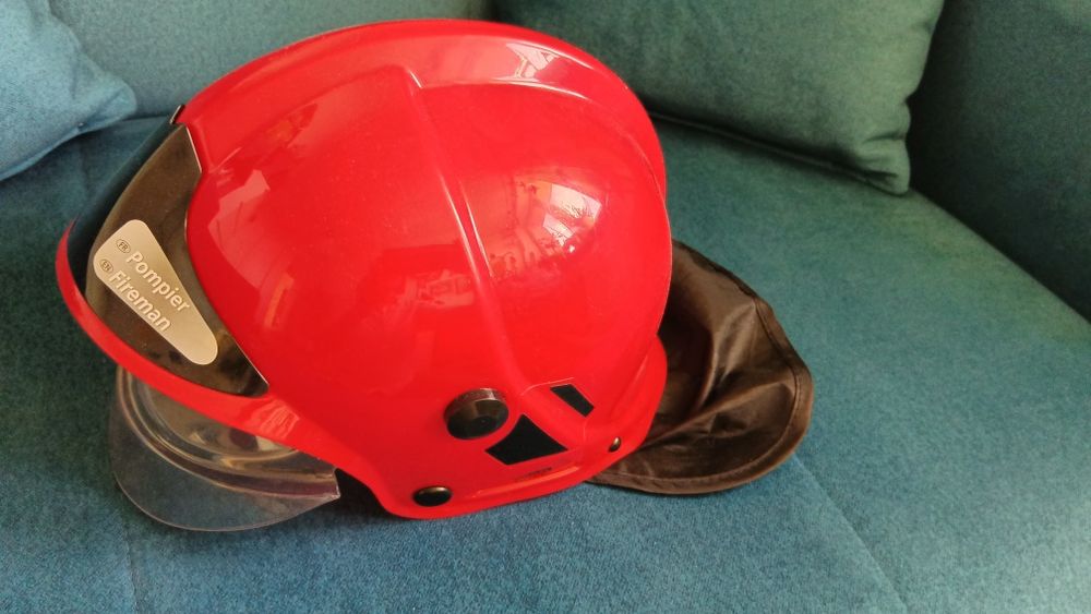 Hełm strażacki dla dziecka z podnoszoną szybką Klein