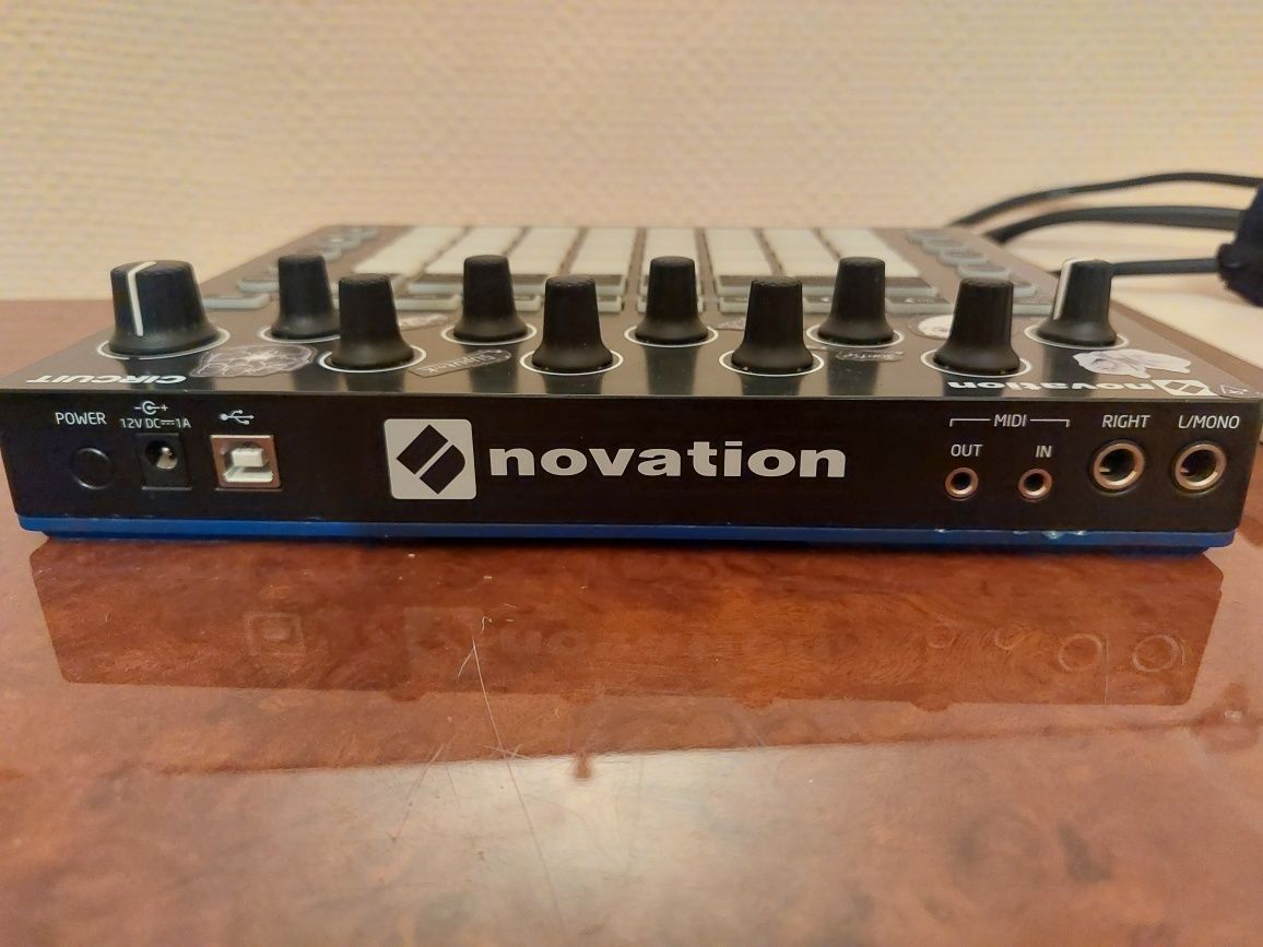 Грув-бокс novation circuit