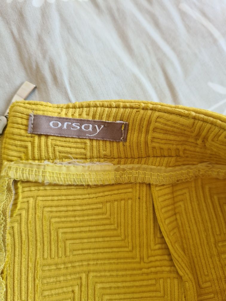 Żółta, krótka spódnica marki Orsay. Rozmiar M.