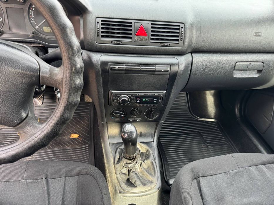 Автомобіль Skoda Octavia Tour 1.6 механіка 2007 рік 166 тис км пробіг