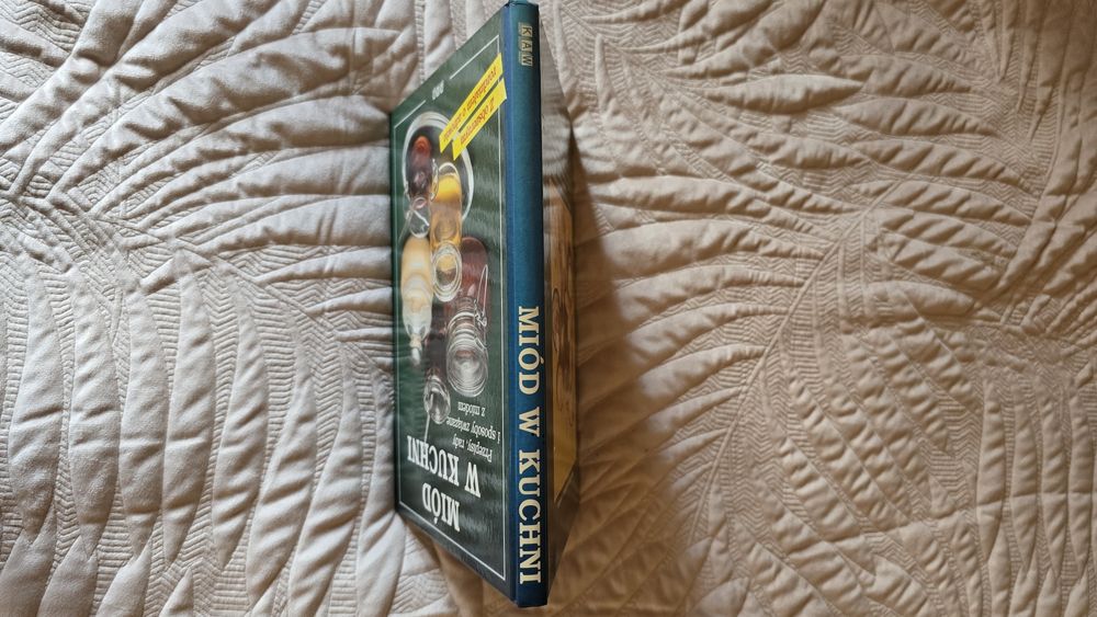 Książka wydawnictwa KAM " Miód w kuchni"