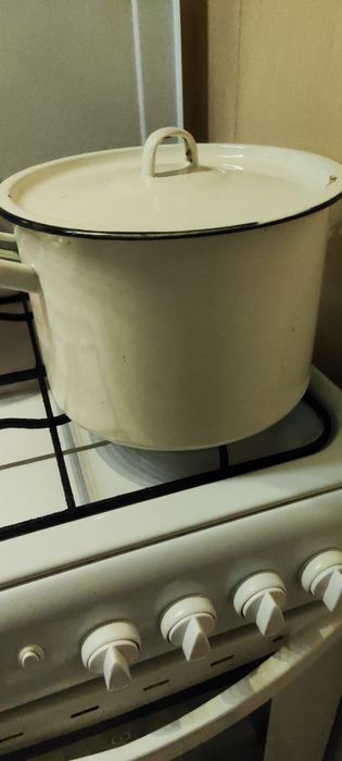 Велика на 5.5/6 літрів каструля емальована  радянська