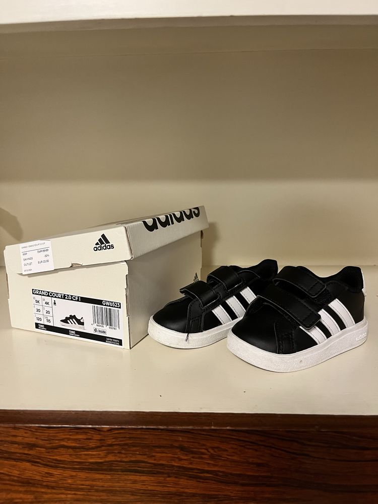 Кросівка Adidas  дитячі
