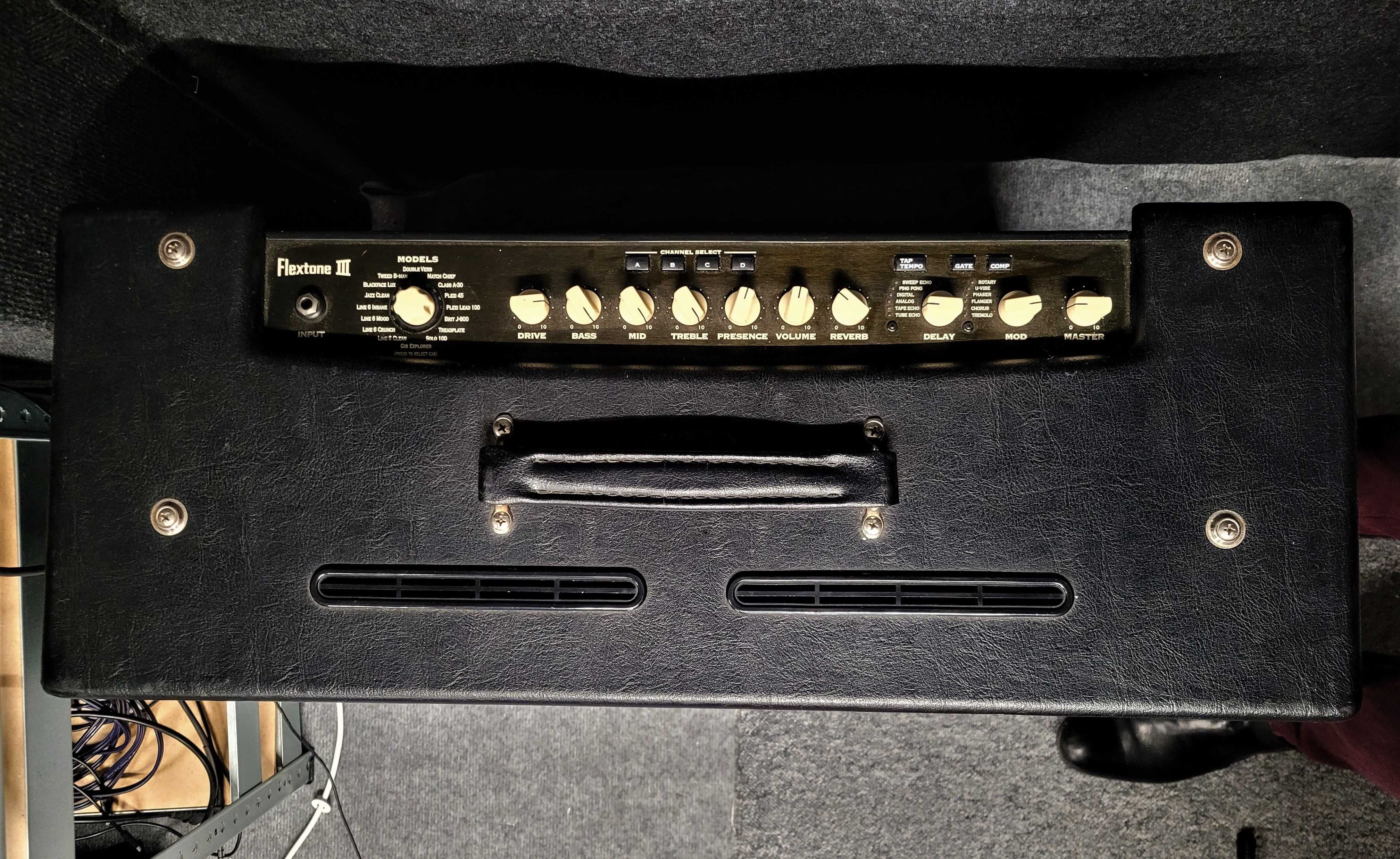 LINE 6 Flextone III - wzmacniacz gitarowy + footswitch