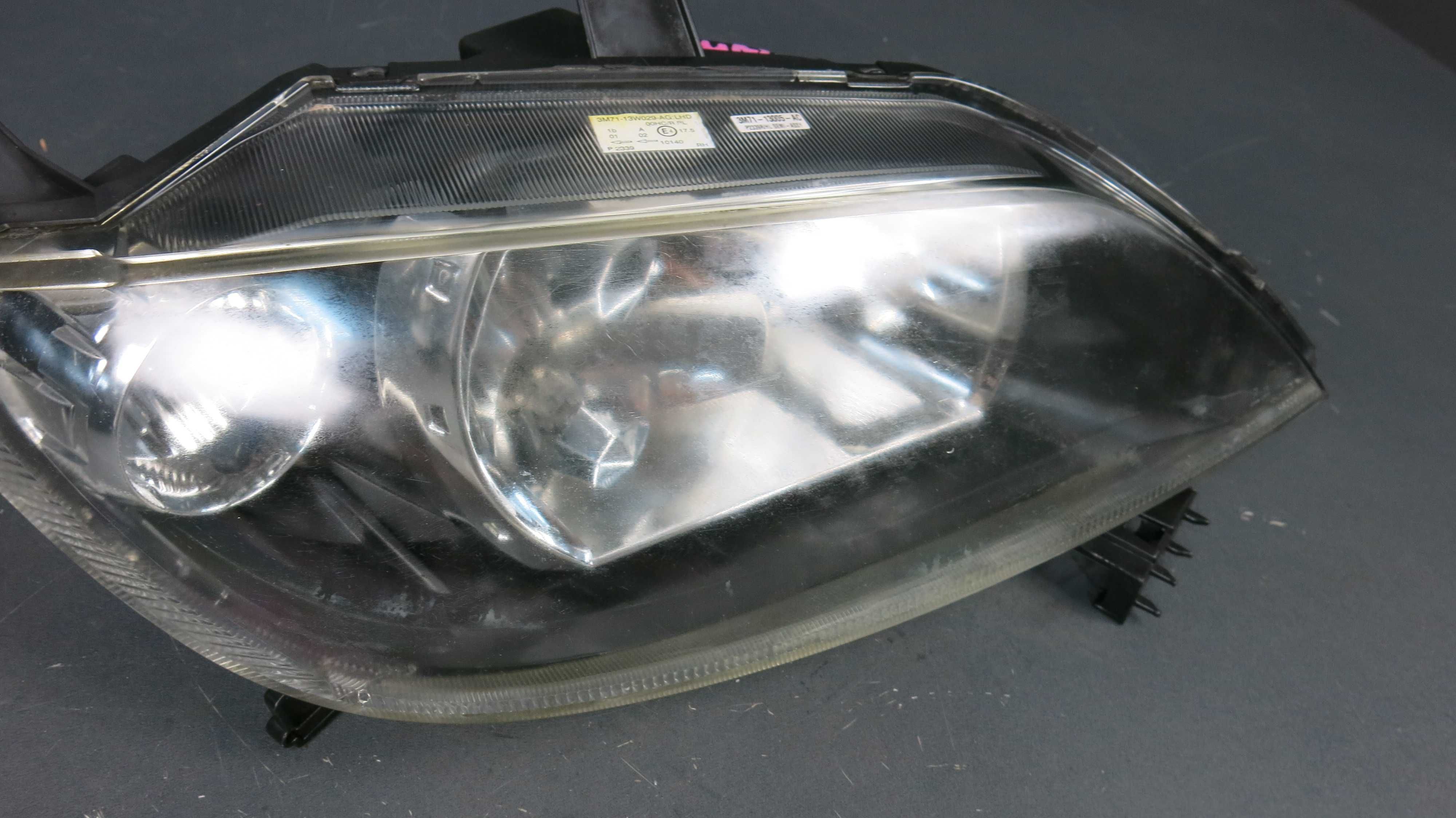 Mazda 2 lampa reflektor przedni przód prawy Europa