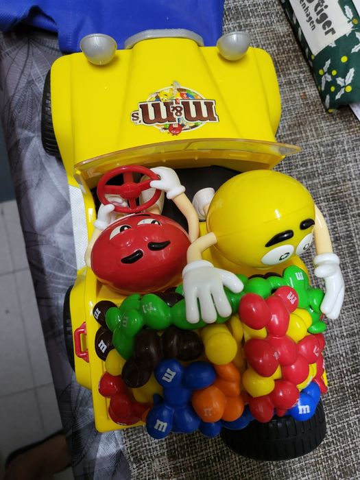 Raro dispensador de M&M's