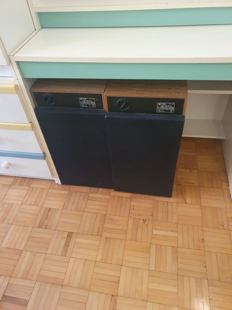 Wieża Unitra z głośnikami