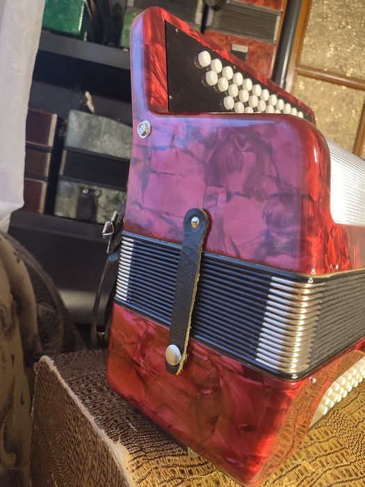 Продам гармонь гармошка хромка