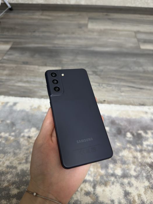 Продам samsung s21 FE 8/256