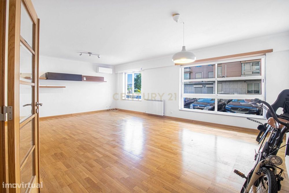 Apartamento T3 em Carnide com Garagem