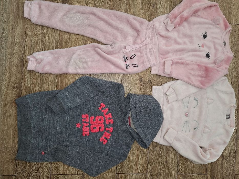 Bluzki ciepłe dresy rozm 122.    /126/