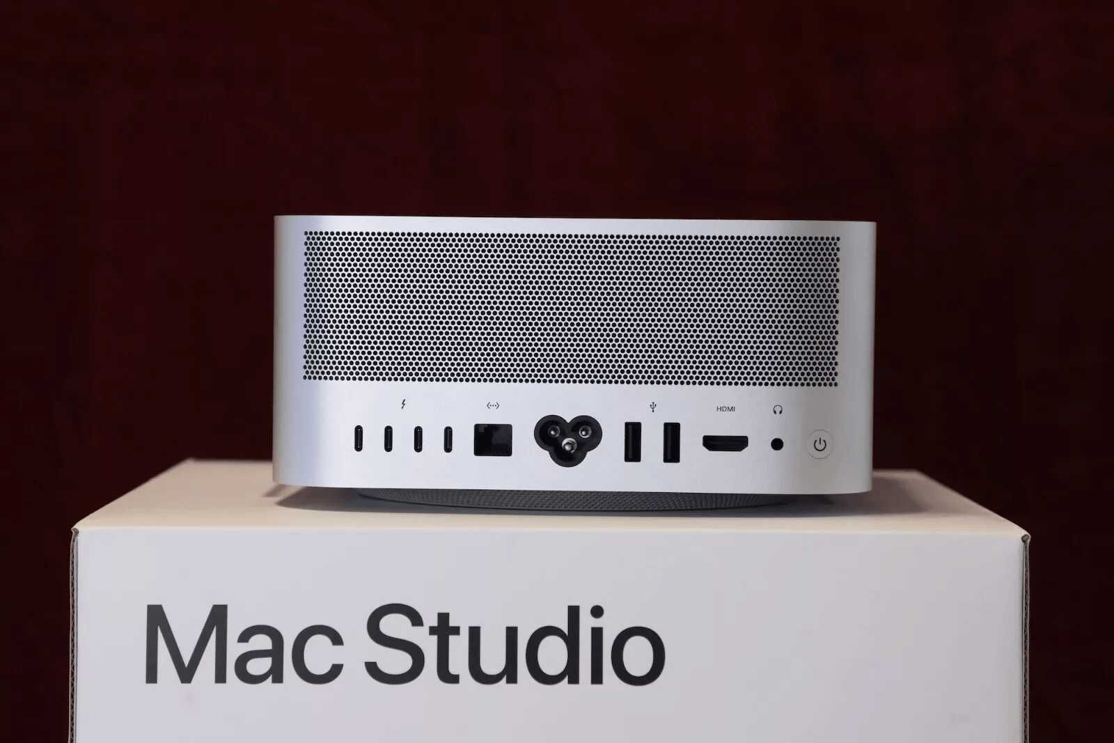 Mac Studio M1 Ultra 20c CPU 48c GPU 64gb RAM 4tb SSD - super stan