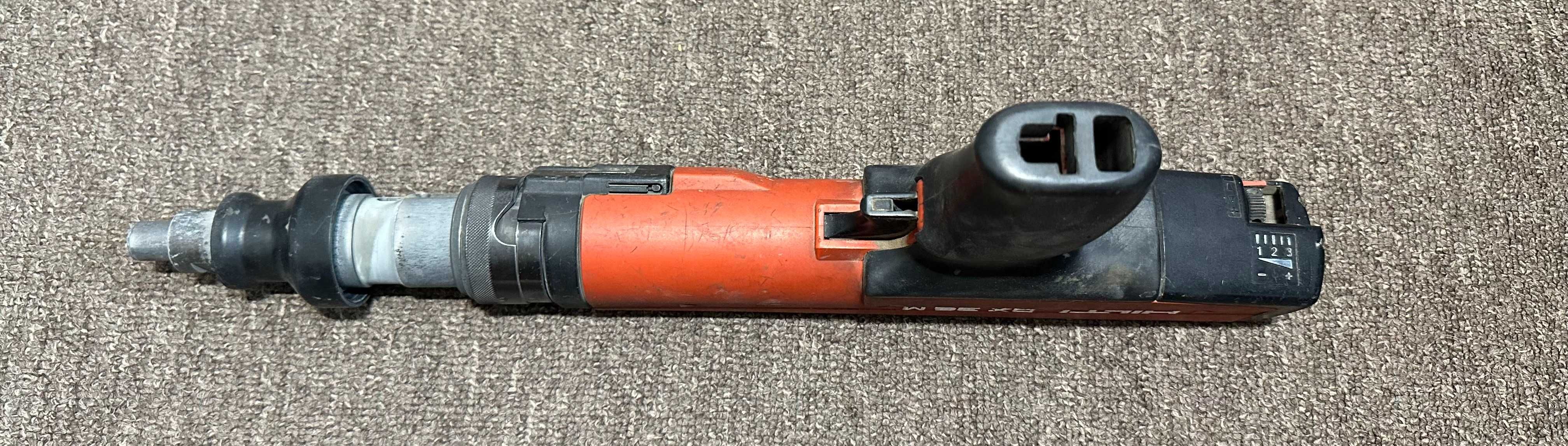 Пороховой монтажный пистолет Hilti DX 36 M.